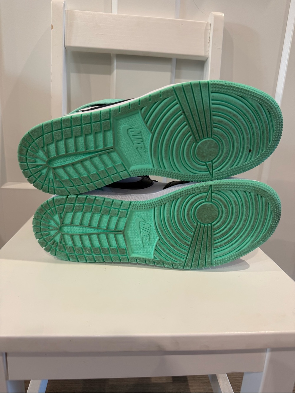 Nike Kids Air Jordan 1 Retro Green Glow sneakers - Picture 9 of 9